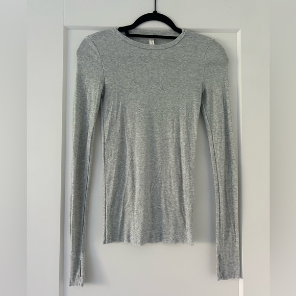 Aritzia The Group by Babaton Destination Long Sleeve- XXS - Picture 1 of 2